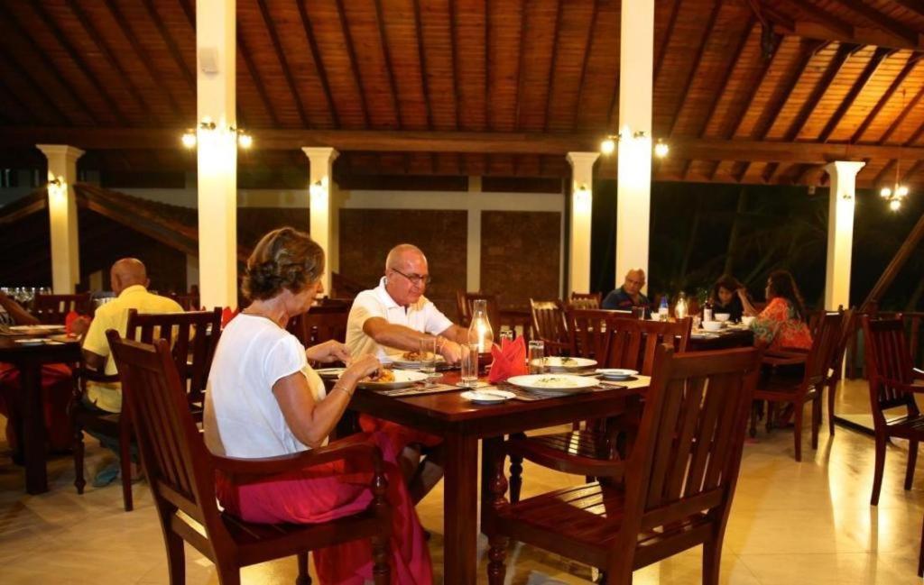 Whispering Palms Hotel Bentota Ngoại thất bức ảnh